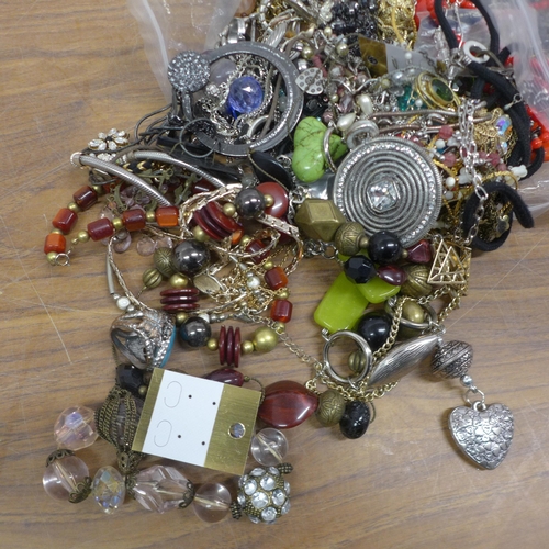 5082 - A large quantity of costume jewellery