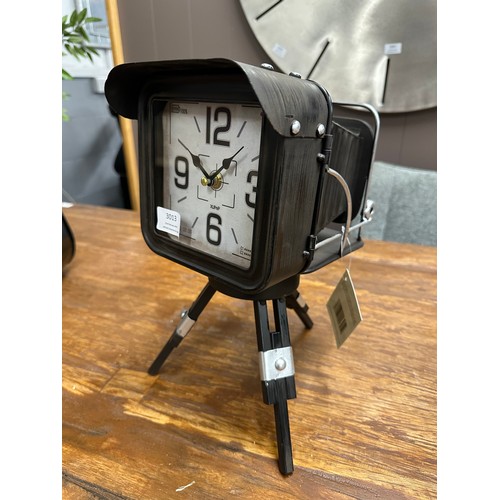 3013 - A camera clock