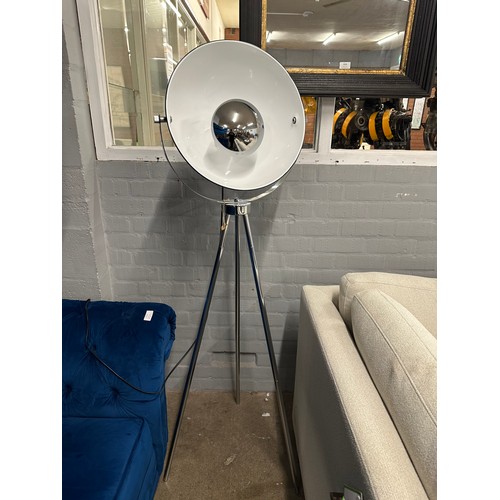 3121 - A retro lamp