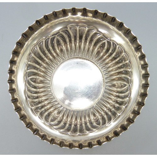 7237A - A silver bowl with fluted decoration, Birmingham 1893, 69g