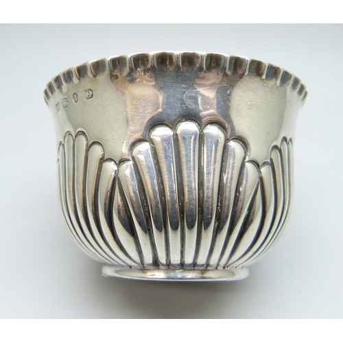 7237A - A silver bowl with fluted decoration, Birmingham 1893, 69g