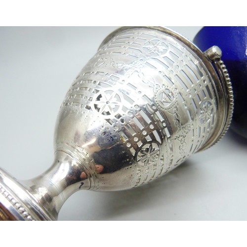 7240A - A white metal bright cut Georgian basket and blue glass liner, makers mark W.P., 113g