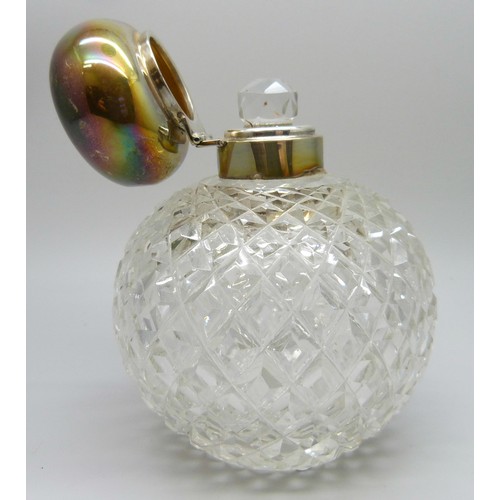 7241A - A cut glass silver topped scent bottle with stopper, London 1920