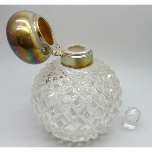 7241A - A cut glass silver topped scent bottle with stopper, London 1920