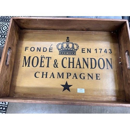 3126 - A Moet tray on a stand