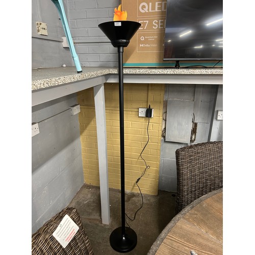 3204 - A flame lamp