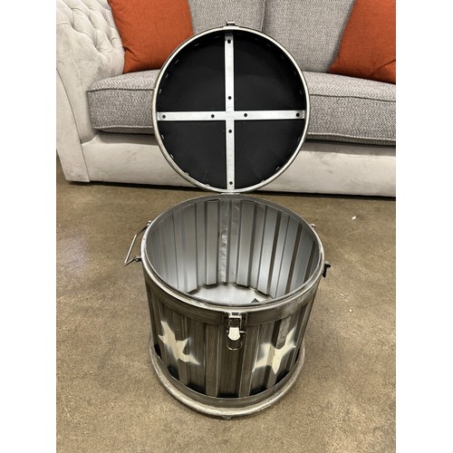 3127 - A dustbin storage stool