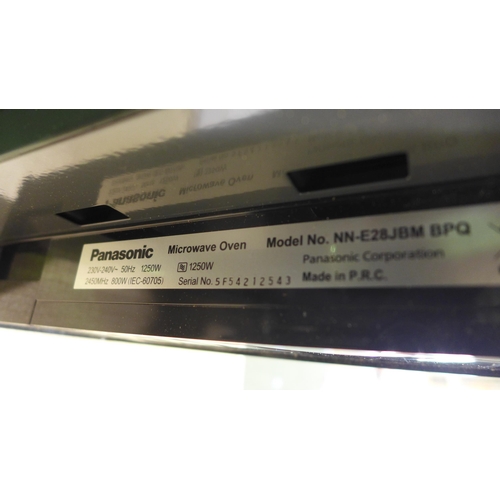 6036 - Panasonic Solo black microwave (352-146) *This lot is subject to VAT