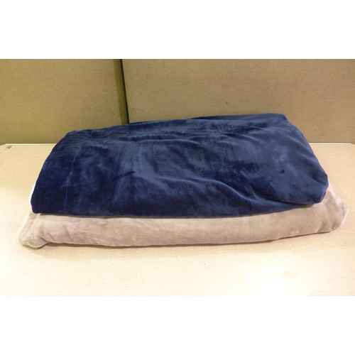 6038 - Hotel Grand jumbo pillow and Two faux fur throws (352-167, 170, 171) *This lot is subject to VAT