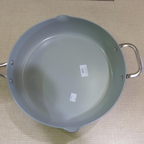 6042 - Henckels 4.7L ceramic saute pan and Three ramen bowls (352-262) *This lot is subject to VAT