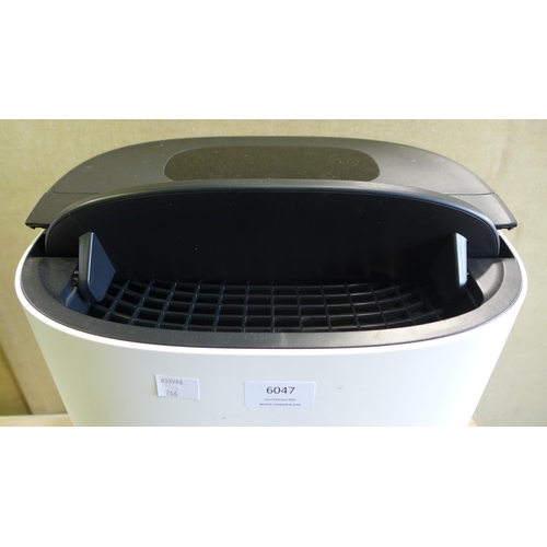 6047 - Meaco 18L dehumidifier,  Original RRP £199.99 + VAT (352-266) *This lot is subject to VAT