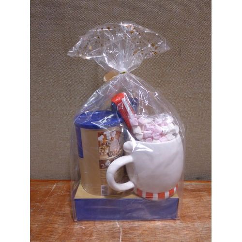 6054 - Lindt hot chocolate mug set and a Sand & Fog candle (352-530, 545) *This lot is subject to VAT