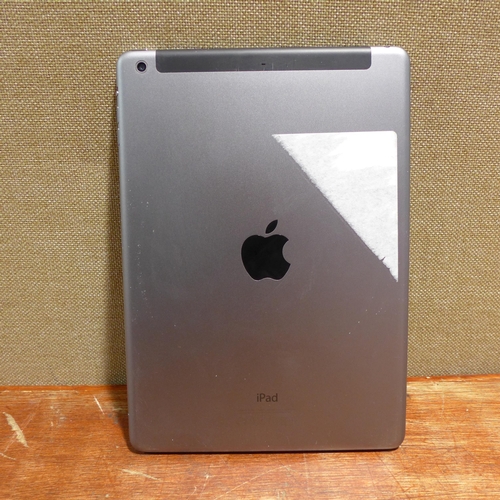 6101 - Apple Ipad Air 16gb (model: MD791B/B) (480-735) *This lot is subject to VAT