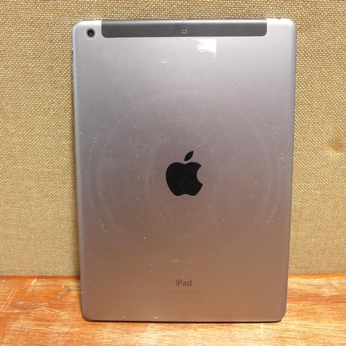 6107 - Apple Ipad Air 16gb (model: MD791B/B) (480-741)  *This lot is subject to VAT