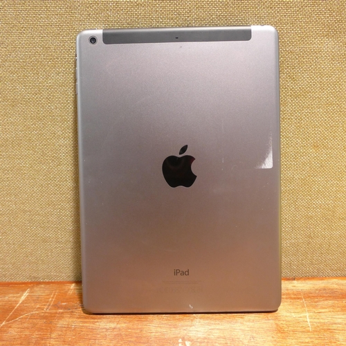 6112 - Apple Ipad Air 16gb (model: MD791B/B) (480-746)  *This lot is subject to VAT