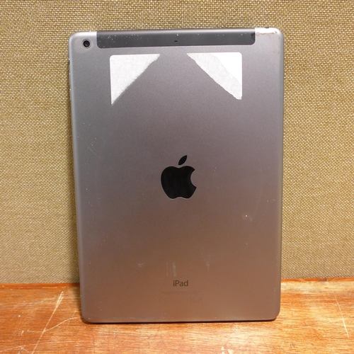 6113 - Apple Ipad Air 16gb (model: MD791B/B) (480-747)  *This lot is subject to VAT