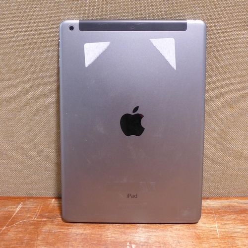 6121 - Apple Ipad Air 16gb (model: MD791B/B) (480-755)  *This lot is subject to VAT