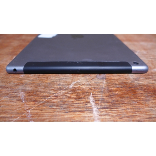 6122 - Apple Ipad Air 16gb (model: MD791B/B) (480-756)  *This lot is subject to VAT