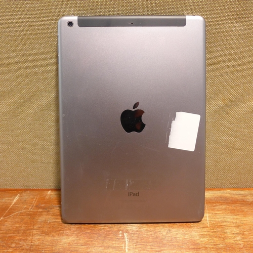 6122 - Apple Ipad Air 16gb (model: MD791B/B) (480-756)  *This lot is subject to VAT