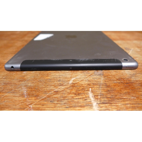 6124 - Apple Ipad Air 16gb (model: MD791B/B) (480-758)  *This lot is subject to VAT