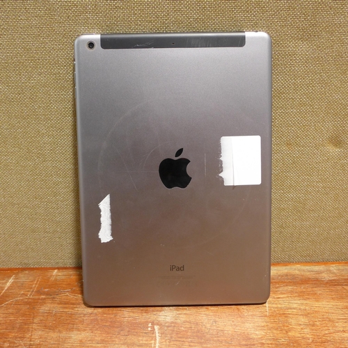 6125 - Apple Ipad Air 16gb (model: MD791B/B) (480-759)  *This lot is subject to VAT