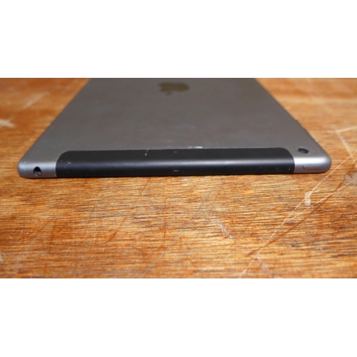 6135 - Apple Ipad Air 16gb (model: MD791B/B) (480-769)  *This lot is subject to VAT