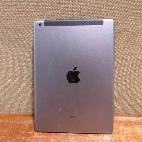 6135 - Apple Ipad Air 16gb (model: MD791B/B) (480-769)  *This lot is subject to VAT