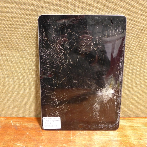 6137 - Apple Ipads x 3 DAMAGED (480-771)  *This lot is subject to VAT