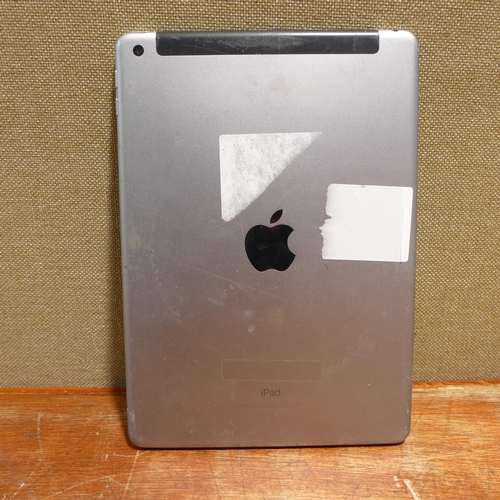 6137 - Apple Ipads x 3 DAMAGED (480-771)  *This lot is subject to VAT