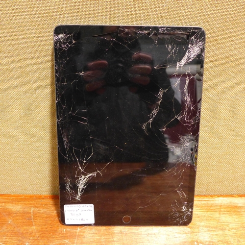 6139 - Apple Ipads x 2 DAMAGED (480-773)  *This lot is subject to VAT