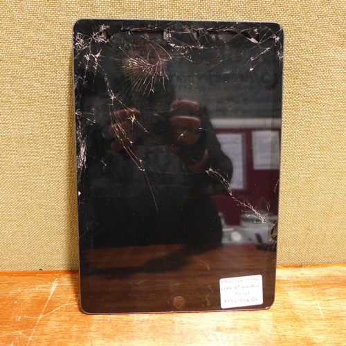 6139 - Apple Ipads x 2 DAMAGED (480-773)  *This lot is subject to VAT