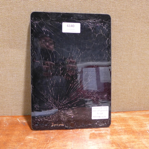 6140 - Apple Ipads x 2 DAMAGED (480-774)  *This lot is subject to VAT