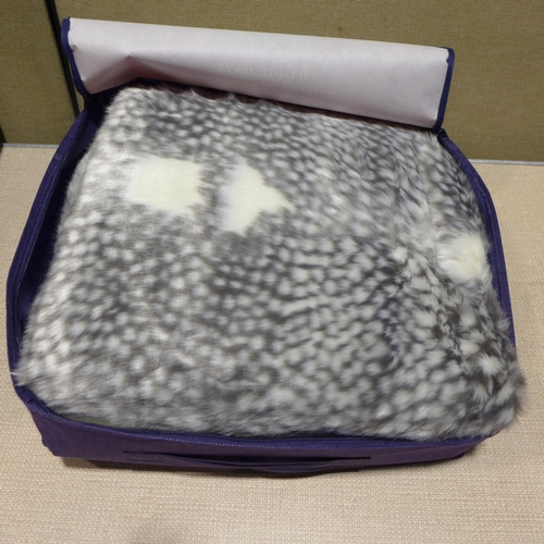 6205 - Deer fur heated throw (352-39) *This lot is subject to VAT