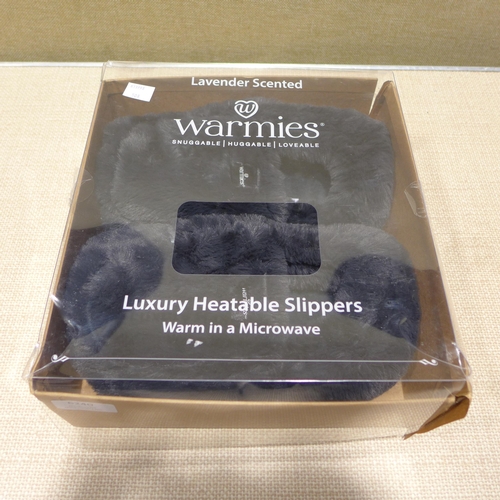 6240 - Warmies heatable slippers and a Berkshire heated throw (352-508, 520) *This lot is subject to VAT