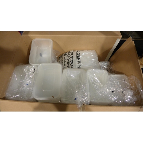 6370 - Quantity of Satco Plastic takeaway containers (352-122) *This lot is subject to VAT