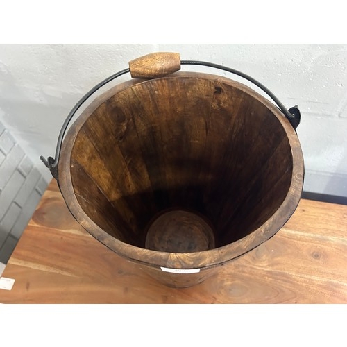 3001 - A wooden champagne bucket