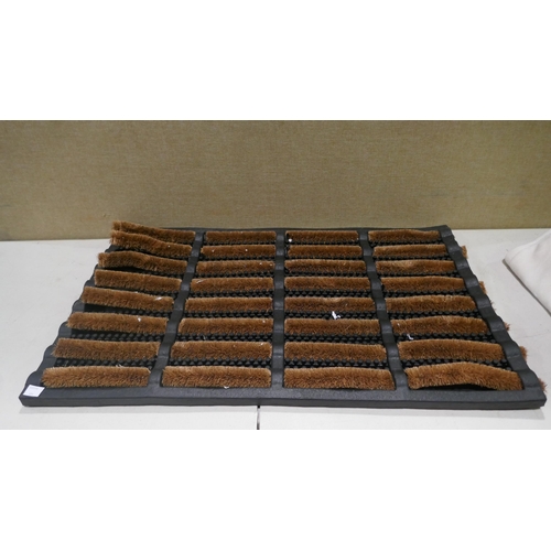 6307 - Primeur coir rod mat and a Brookstone heated throw  (352-404, 415) *This lot is subject to VAT