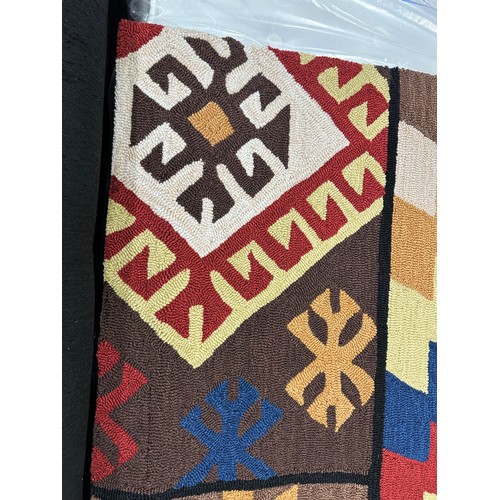 3257A - A handmade full pile Indian contemporary rug 140cm x 200cm