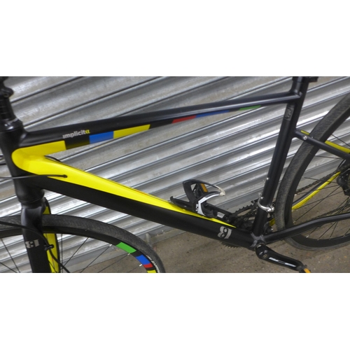 5109 - A '13' Implicita aluminium framed road bike with Tektro hydraulic disc brakes and a Shimano Altus ge... 