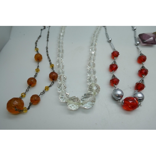 7193 - Ten vintage necklets and a pair of earrings