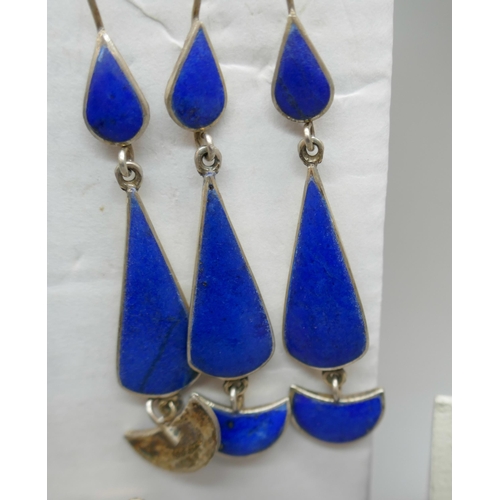 7195 - Twelve pairs of silver earrings set with lapis lazuli