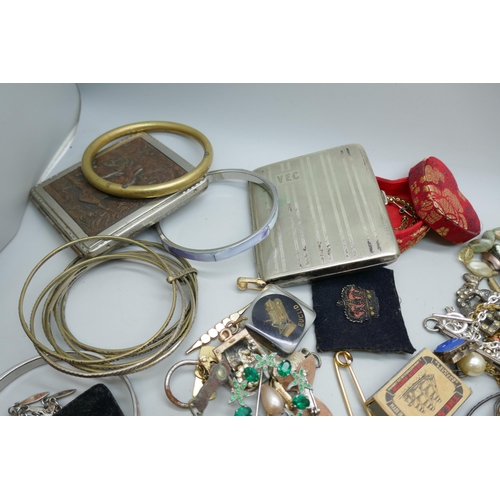 7208 - A collection of costume jewellery including bangles, a vesta case, a/f, necklaces, etc.