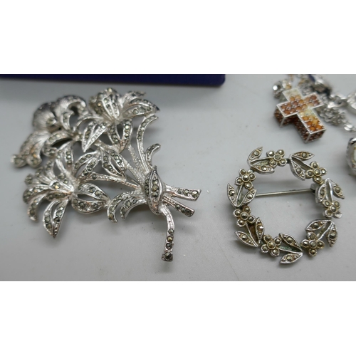 7212 - Assorted marcasite jewellery and Swarovski crystal jewellery, some a/f