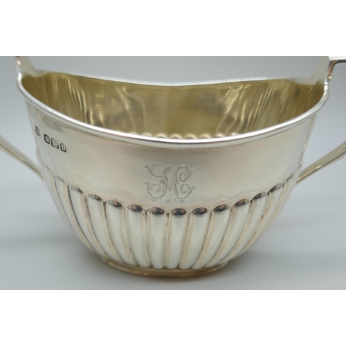 7307 - A Victorian two handled suagar basin with fluted detail, Sheffield 1894, 104g, 7.2cm height includin... 