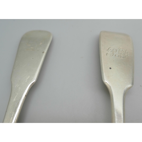 7317 - Two silver serving spoons, two silver ladles, and a silver table spoon, 290g