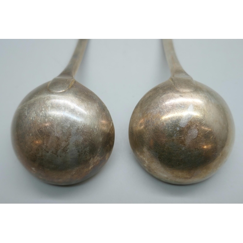 7318 - A pair of silver ladles, Josiah Williams & Co, London 1905, 162g