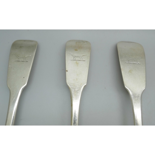 7320 - A set of six Irish silver serving spoons with engraved crest, Samuel Neville, Dublin 1810, 433g