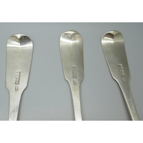 7320 - A set of six Irish silver serving spoons with engraved crest, Samuel Neville, Dublin 1810, 433g