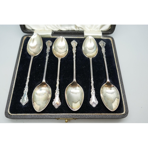 7331A - A set of six silver teaspoons, unmatched case, 38g