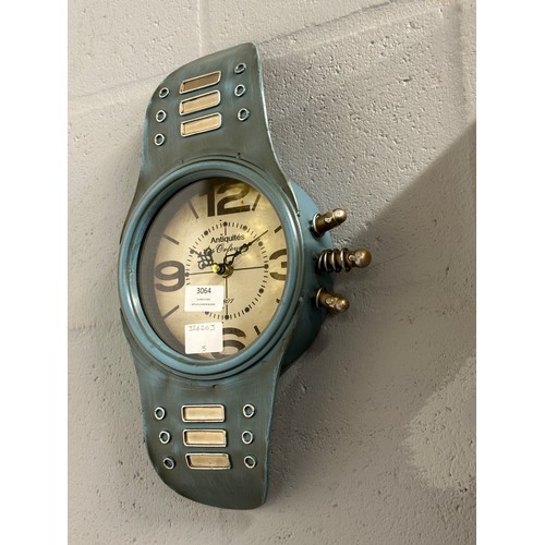 3064 - A wrist watch wall clock